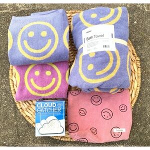 BAGGU Happy Face Bath Towel and Two Hand Towels, Etc. 😊